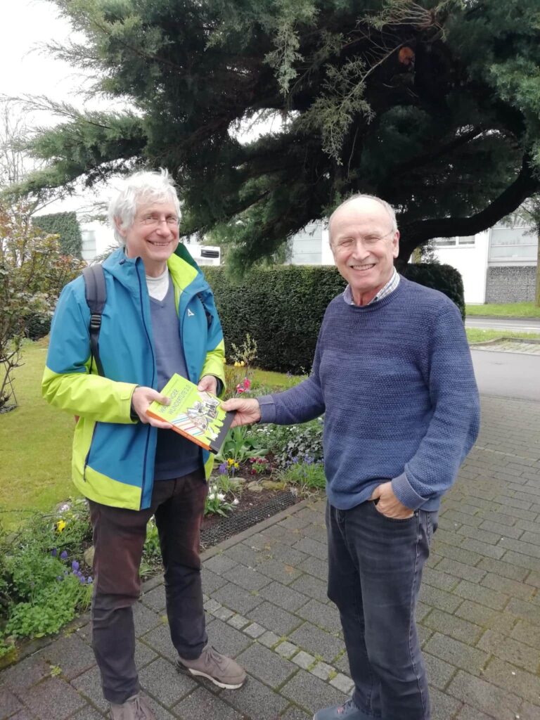 Überraschungsbesuch des Vorstands bei unserem langjährigen Mitglied Gerhard Neusser. Für 40 Jahre Mitgliedschaft bei Bündnis 90 /Die Grünen sprach er ihm ein herzliches Dankeschön aus.