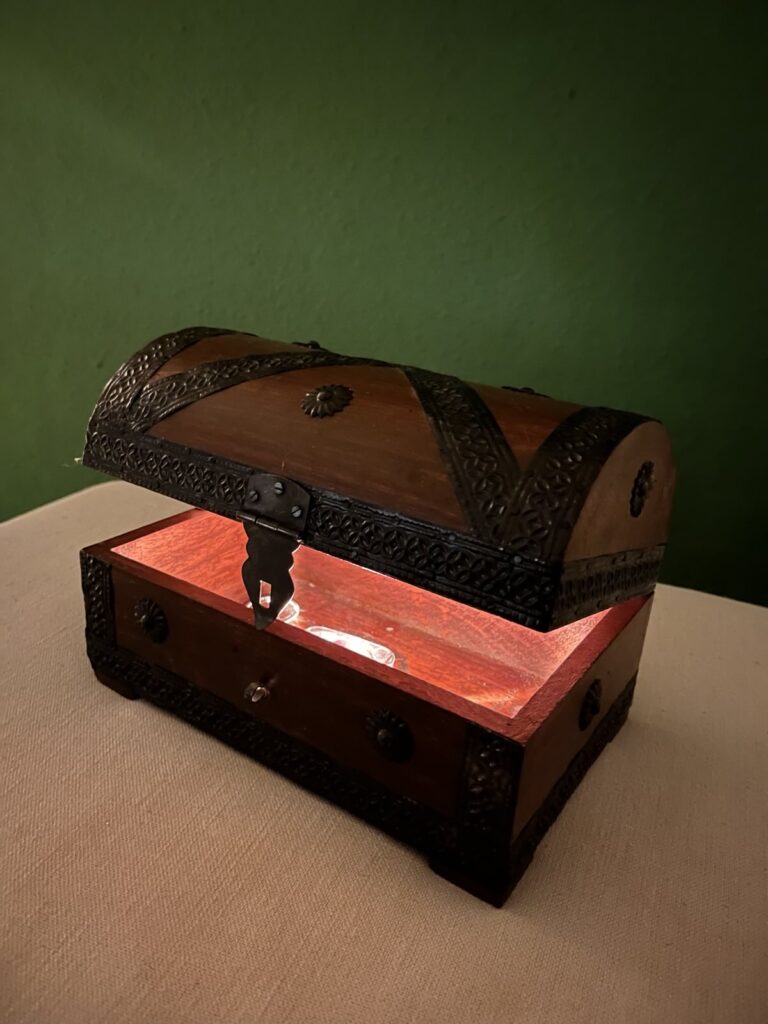 Und sie holten ihre Schätze hervor